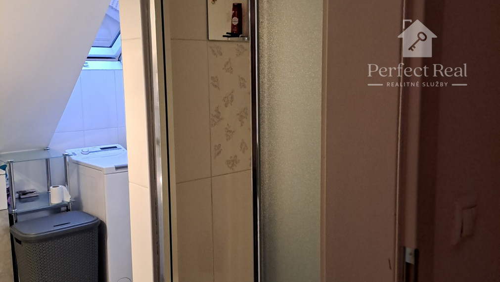 Na predaj 1,5 izbový byt v Šamoríne v centre mesta