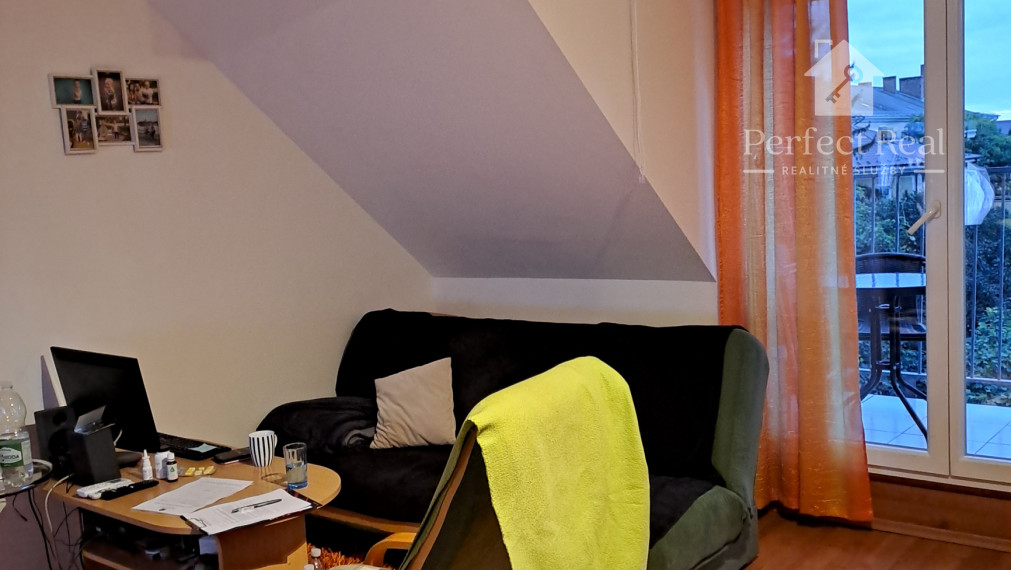 Na predaj 1,5 izbový byt v Šamoríne v centre mesta