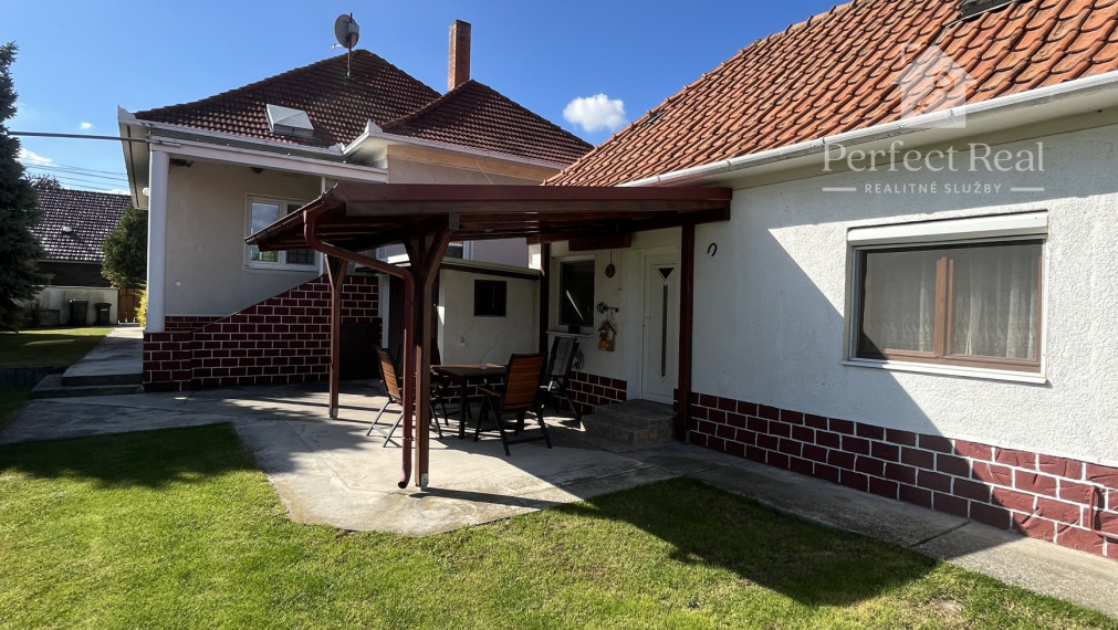 Krásny priestranný 5 izbový rodinný dom s vedľajšou stavbou v obci Vrakúň-  Rezervované