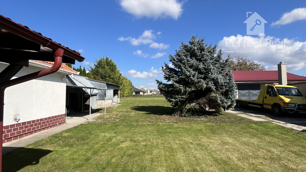 Krásny priestranný 5 izbový rodinný dom s vedľajšou stavbou v obci Vrakúň-  Rezervované