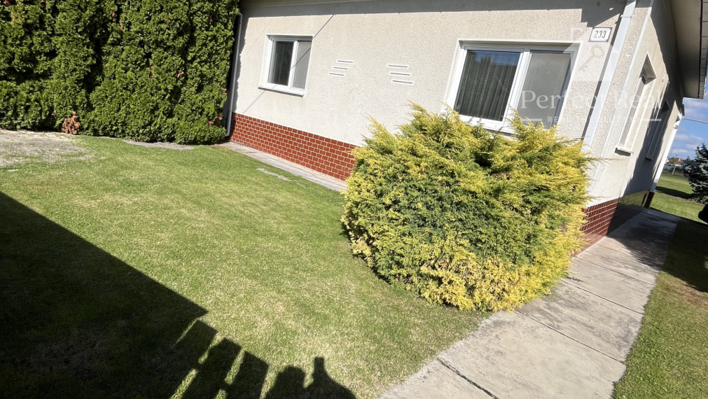 Krásny priestranný 5 izbový rodinný dom s vedľajšou stavbou v obci Vrakúň-  Rezervované