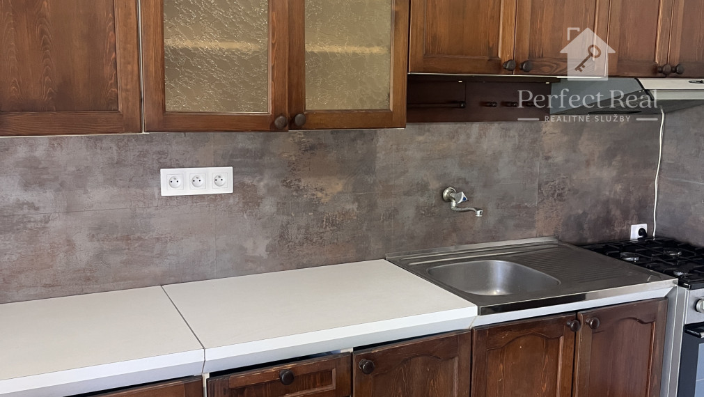 Krásny priestranný 5 izbový rodinný dom s vedľajšou stavbou v obci Vrakúň-  Rezervované