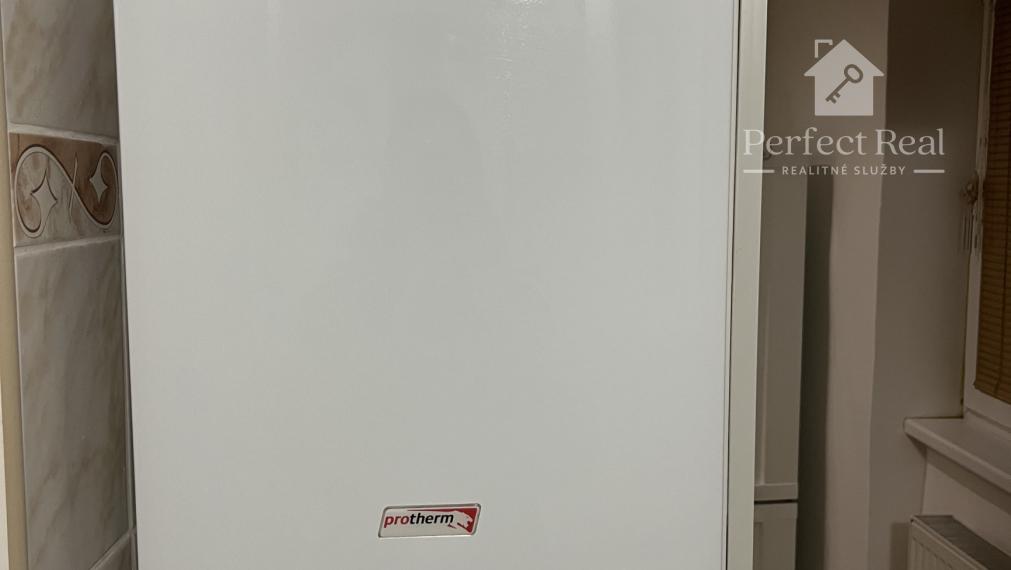 Prerobený, 2 izbový byt so záhradkou v obci Zlaté Klasy- 2 murované pivnice