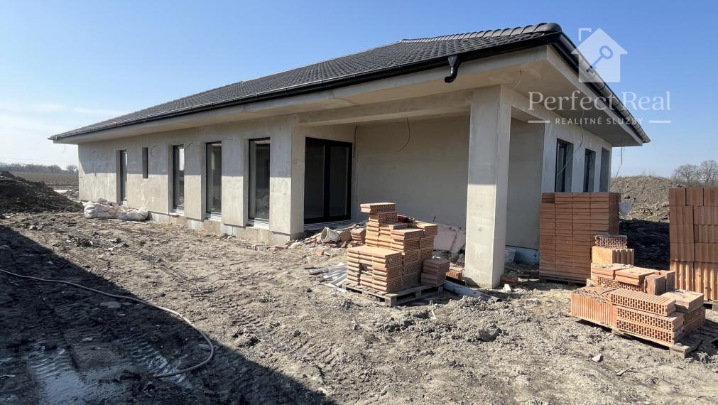 4izbová novostavba v obci Michal na Ostrove - Kolónia / dvojdom