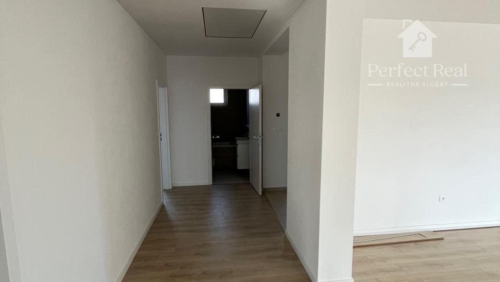 Veľkometrážna, 4 izbová novostavba v štandardnom prevedení v Šamoríne, časť Bučuháza- tepelné čerpadlo