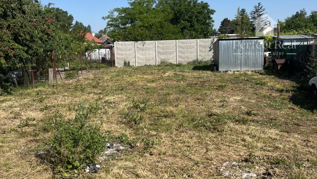 Nehnuteľnosť na bývanie a podnikanie v obci Baka