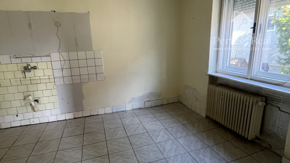 Krásny zachovalý starší 5 izbový rodinný dom v  obci Padáň
