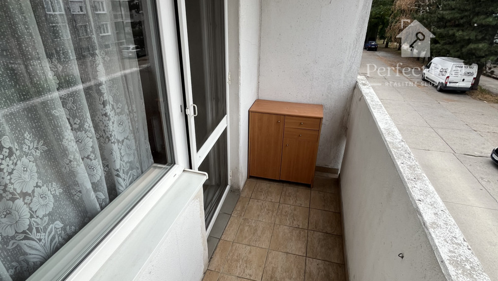Komplet prerobený 1 izbový byt s balkónom v obci Zlaté Klasy- predáva sa so zariadením