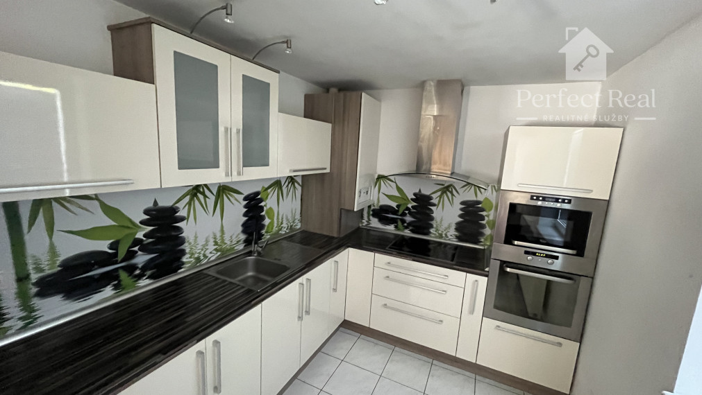 Veľký, moderný  3 izbový byt s galériou a balkónom- vlastné kúrenie