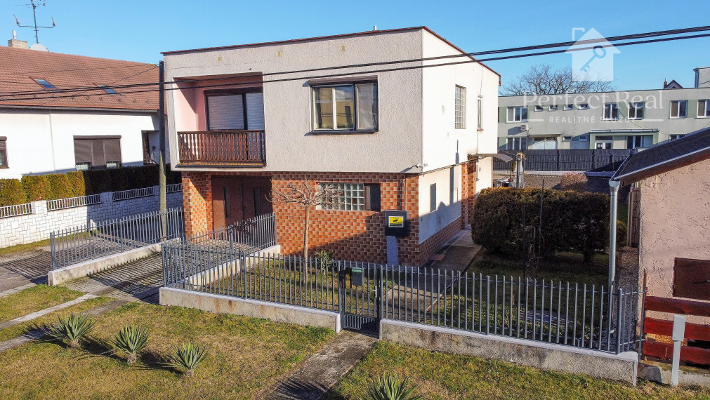 Poschodový rodinný dom a apartmánmi na predaj, Veľký Meder