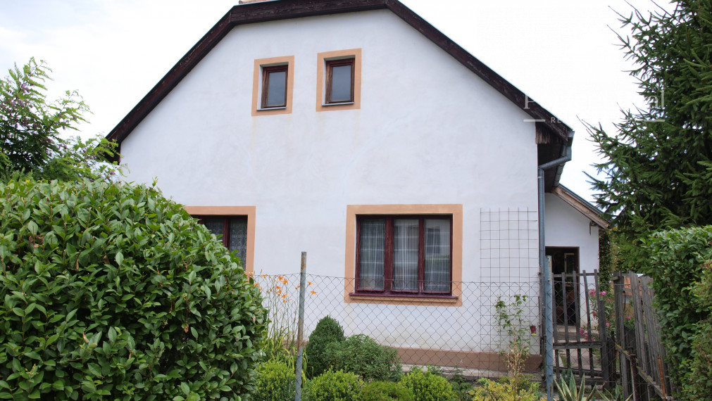 Veľký gazdovský dom s ateliérom v Blahovej na 18 árovom pozemku - dohoda možná!
