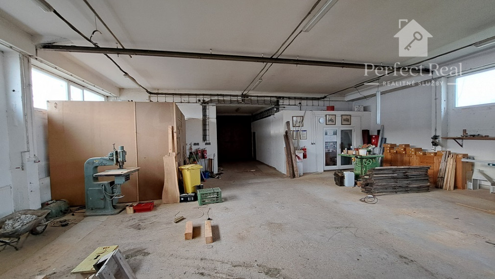 Priemyselný a skladový objekt