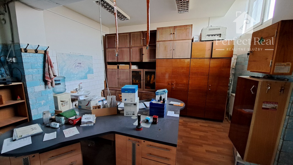 Priemyselný a skladový objekt