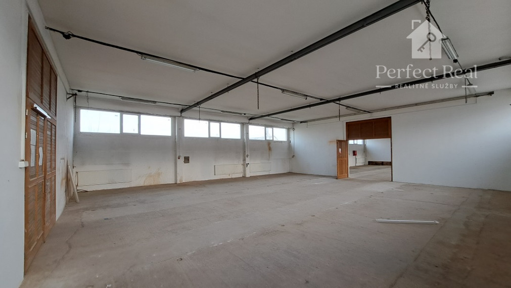 Priemyselný a skladový objekt