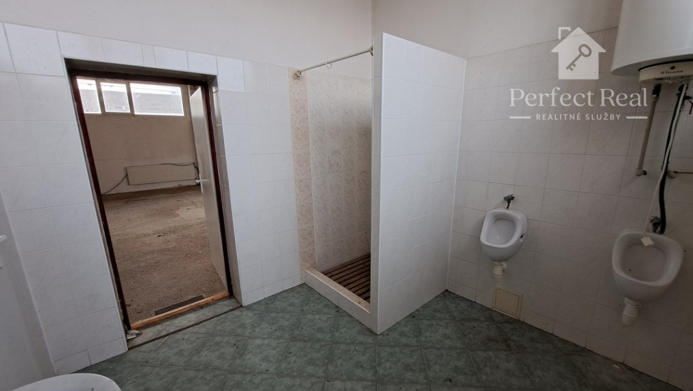 Priemyselný a skladový objekt