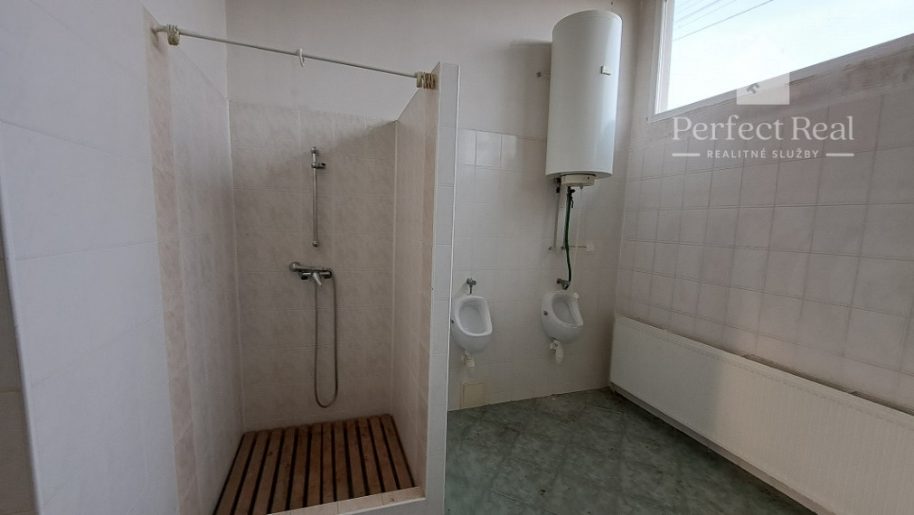 Priemyselný a skladový objekt