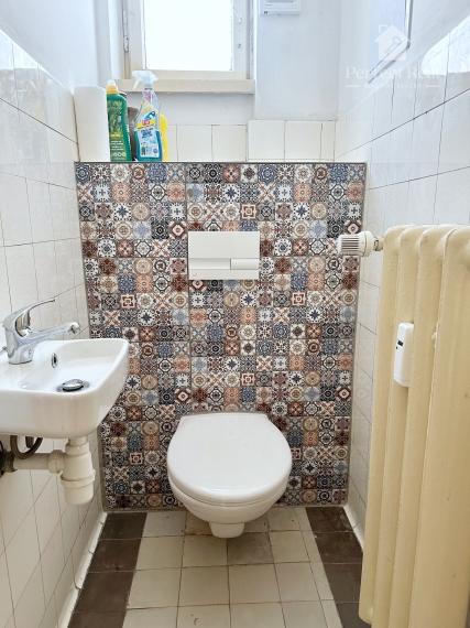 Perfektná poloha - Garsónka na prenájom s balkónom