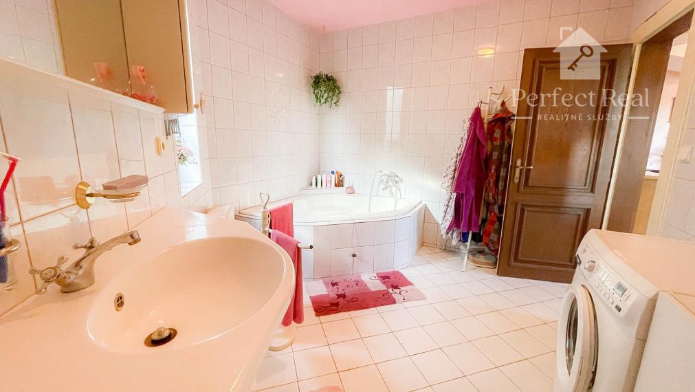 5 izbový rodinný dom v Ružinove na predaj, vhodný  aj na podnikanie