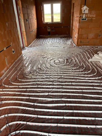 Na predaj 4. izb. bungalov v štandarde na pozemku 649m2 v Báči. PREDANÝ!!!