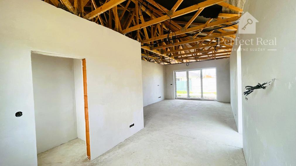 Na predaj 4. izb. bungalov v štandarde na pozemku 649m2 v Báči. PREDANÝ!!!