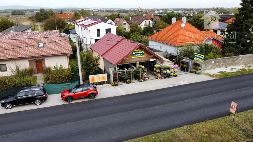 Na predaj  zabehnuté obchodné priestory s pozemkom 1185m2 vo Veľkom Biely.