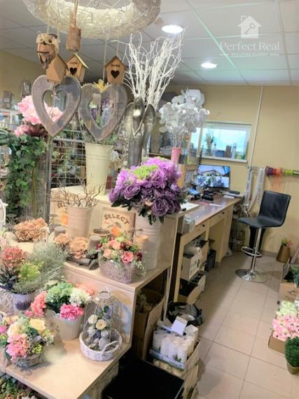 Na predaj  zabehnuté obchodné priestory s pozemkom 1185m2 vo Veľkom Biely.