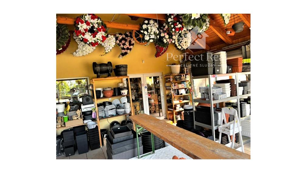 Na predaj  zabehnuté obchodné priestory s pozemkom 1185m2 vo Veľkom Biely.