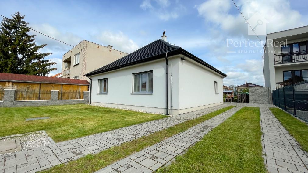 Krásny, 4 izbový rodinný dom na upravenom, priestrannom pozemku v obci Nová Dedinka