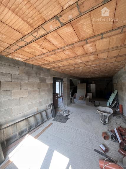 Exkluzívne na predaj priestranný, dvojpodlažný  rodinný dom v širšom centre Modry.