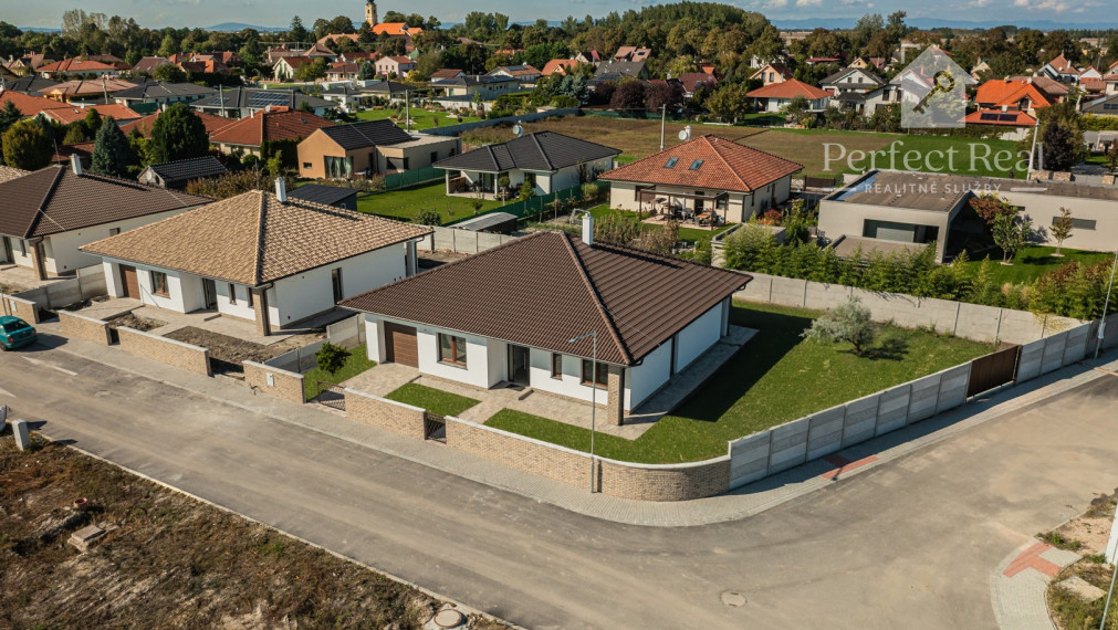 Posledné štyri bungalovy v GODMÁNI III v Báči pri Šamoríne !!!