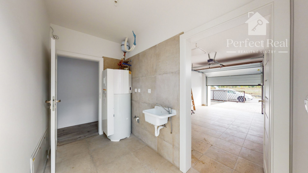 Na predaj 4. izb. bungalov v štandarde na pozemku 649m2 v Báči. PREDANÝ!!!