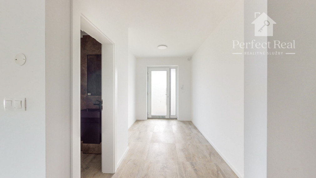 Na predaj 4. izb. bungalov v štandarde na pozemku 649m2 v Báči. PREDANÝ!!!