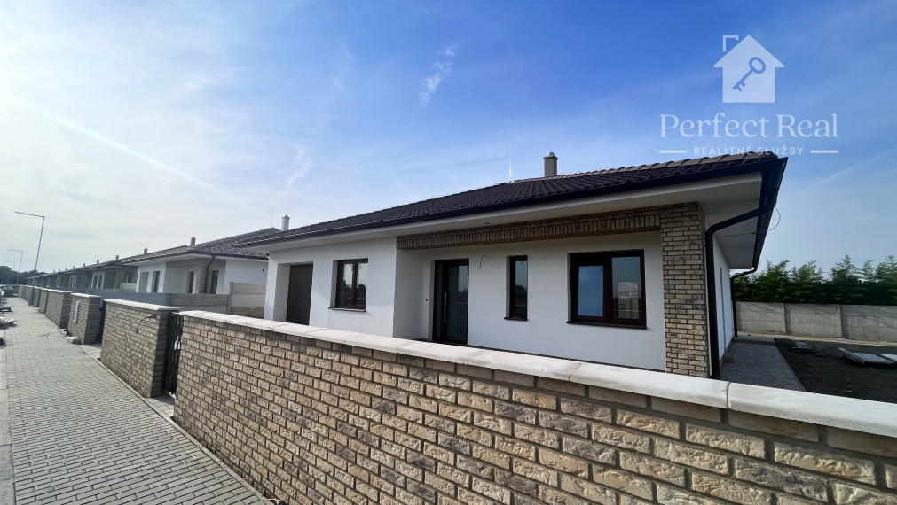 Na predaj 4. izb. bungalov v štandarde na pozemku 649m2 v Báči. PREDANÝ!!!