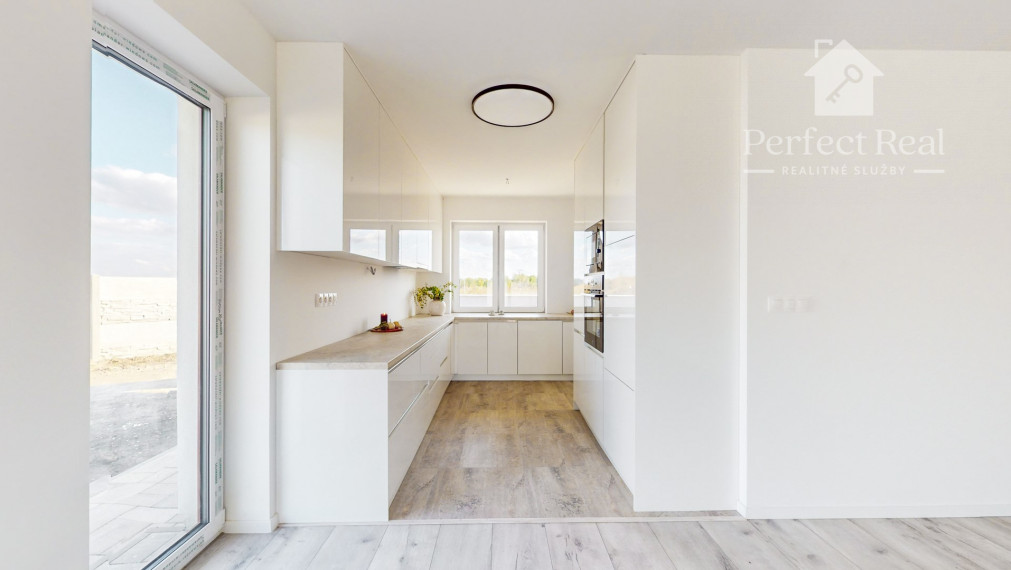 Na predaj 4. izb. bungalov v štandarde na pozemku 649m2 v Báči. PREDANÝ!!!