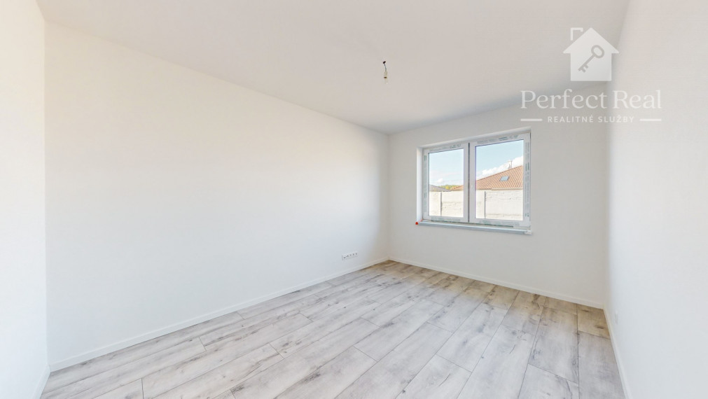 Na predaj 4. izb. bungalov v štandarde na pozemku 649m2 v Báči. PREDANÝ!!!