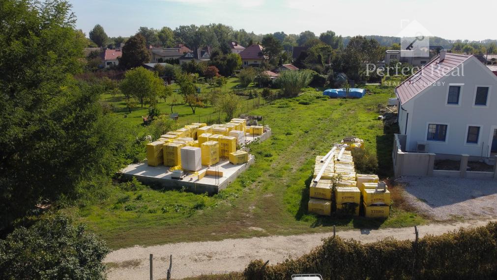 Stavebný pozemok aj so základmi domu, Dunajský Klátov