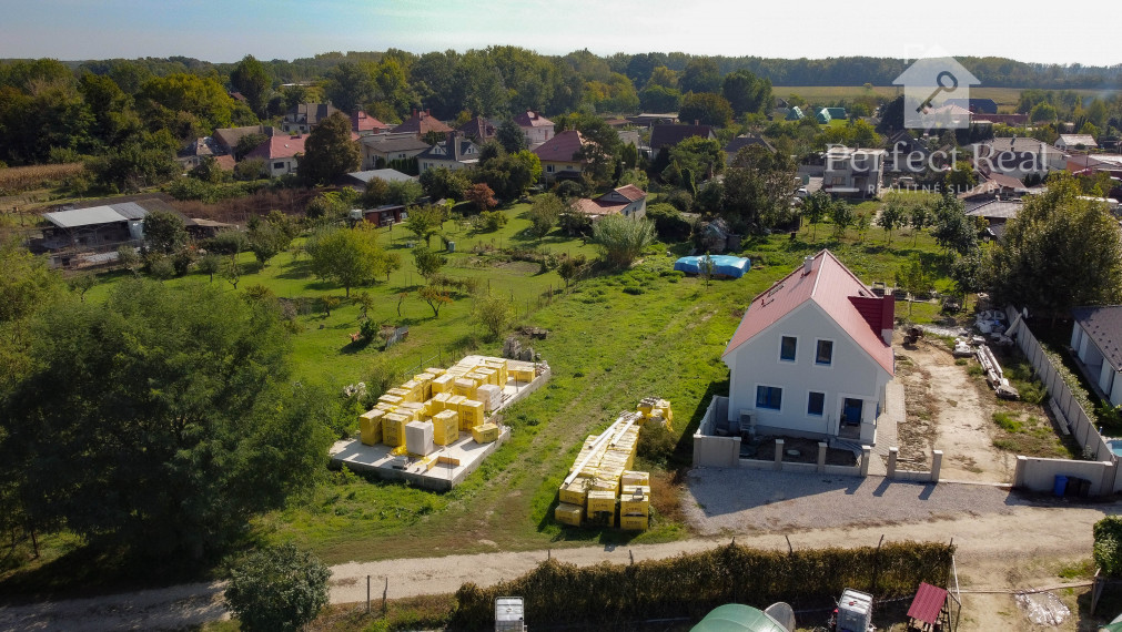 Stavebný pozemok aj so základmi domu, Dunajský Klátov