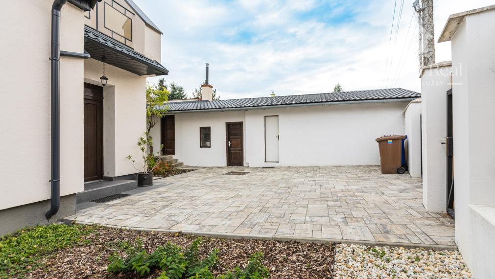 Na prenájom exkluzívny rodinný dom s výnimočnou záhradou v širšom centre Piešťan .