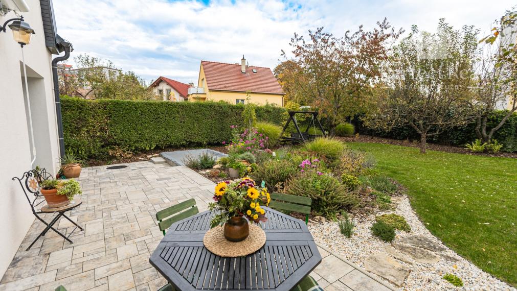 Na prenájom exkluzívny rodinný dom s výnimočnou záhradou v širšom centre Piešťan .