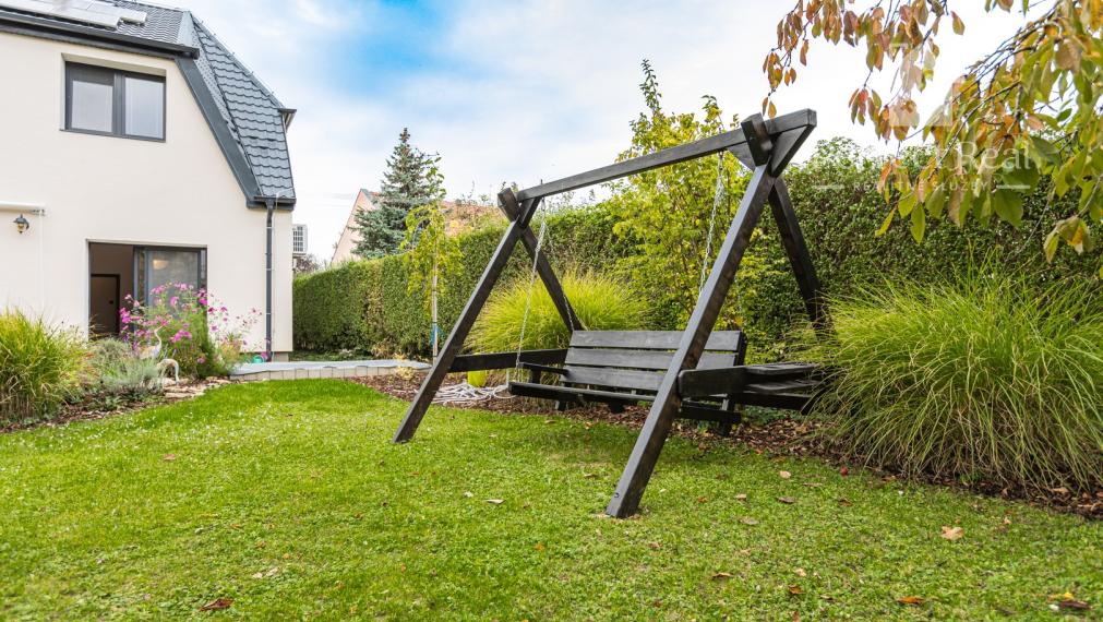 Na prenájom exkluzívny rodinný dom s výnimočnou záhradou v širšom centre Piešťan .