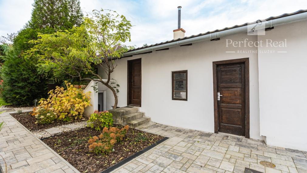 Na prenájom exkluzívny rodinný dom s výnimočnou záhradou v širšom centre Piešťan .