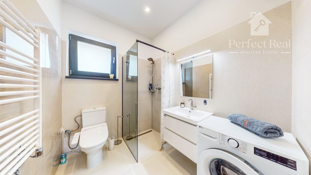 Na prenájom exkluzívny rodinný dom s výnimočnou záhradou v širšom centre Piešťan .