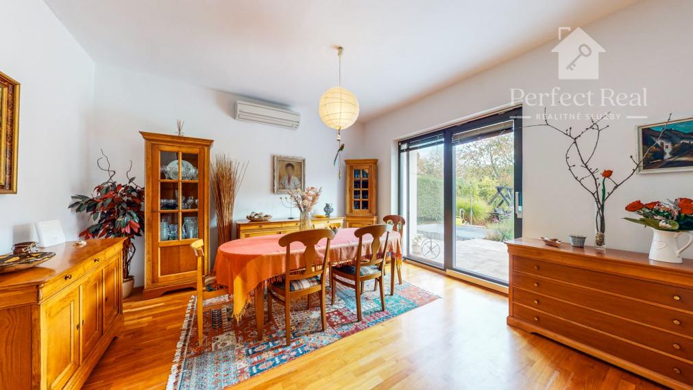 Na prenájom exkluzívny rodinný dom s výnimočnou záhradou v širšom centre Piešťan .