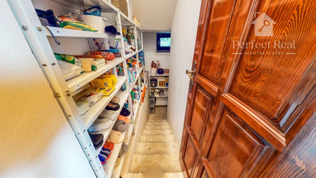 Na prenájom exkluzívny rodinný dom s výnimočnou záhradou v širšom centre Piešťan .