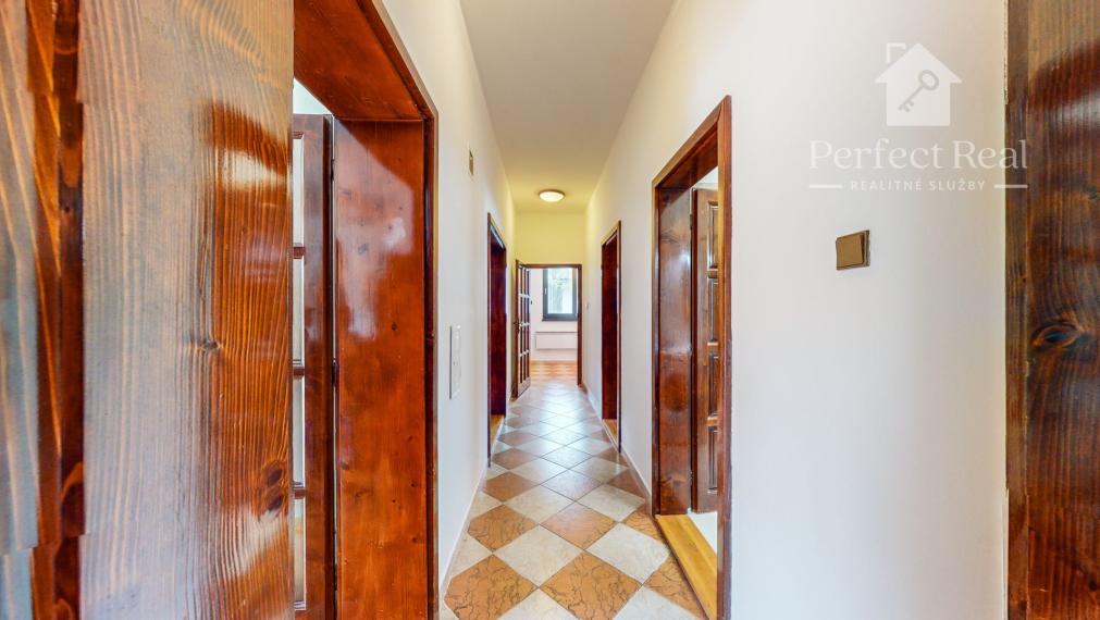 Na prenájom exkluzívny rodinný dom s výnimočnou záhradou v širšom centre Piešťan .