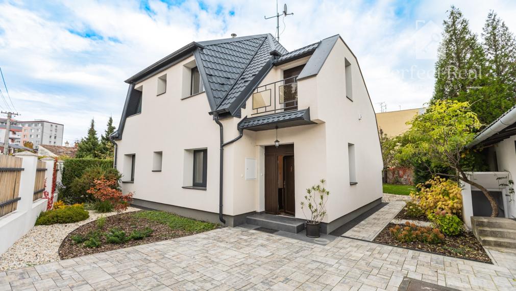 Na prenájom exkluzívny rodinný dom s výnimočnou záhradou v širšom centre Piešťan .