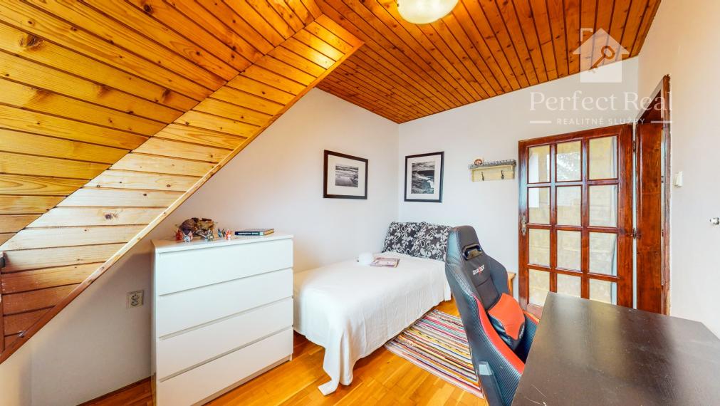 Na prenájom exkluzívny rodinný dom s výnimočnou záhradou v širšom centre Piešťan .