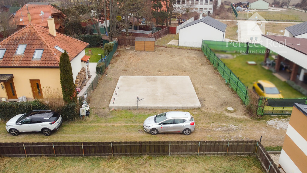 Stavebný pozemok- stavebné povolenie+ projekt+ základová doska+záhradný dom-v obci Blahová, časť Madarasz pri Malom Dunaji