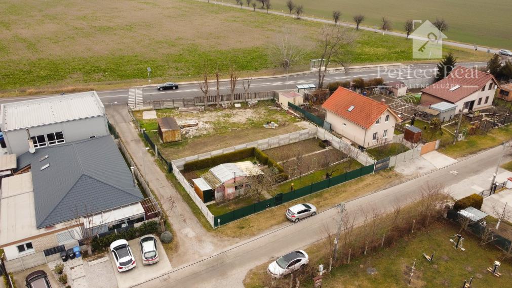 Zaujímavý stavebný pozemok so stavebným povolením a s projektom v Šamoríne