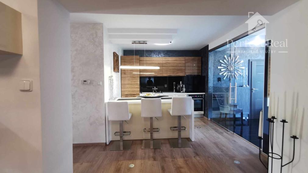 Krásny rodinný dom s nádhernou záhradou v Topoľníkoch